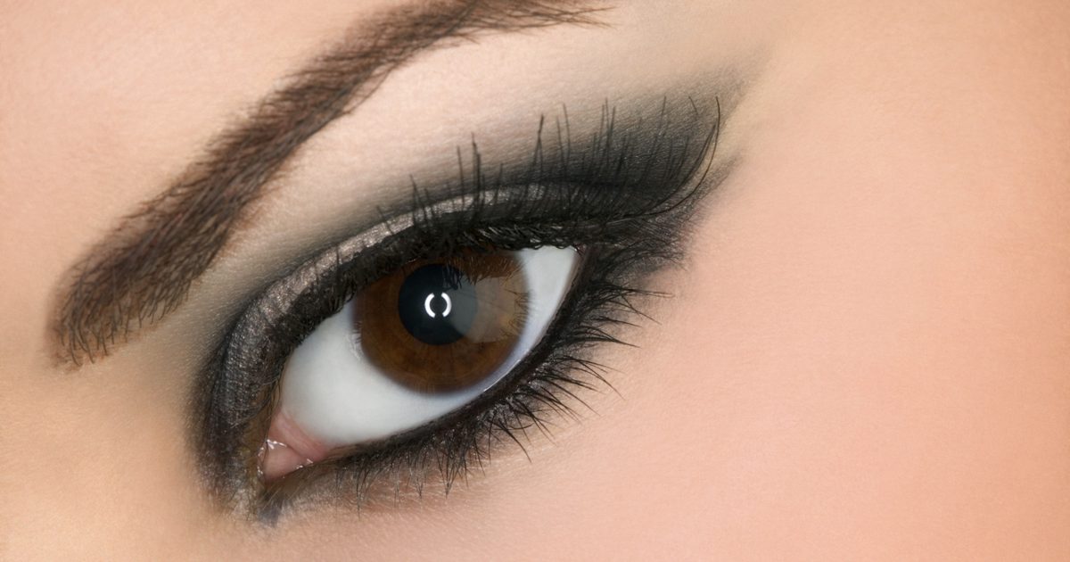 Sådan dyrkes øjenbryn med minoxidil
