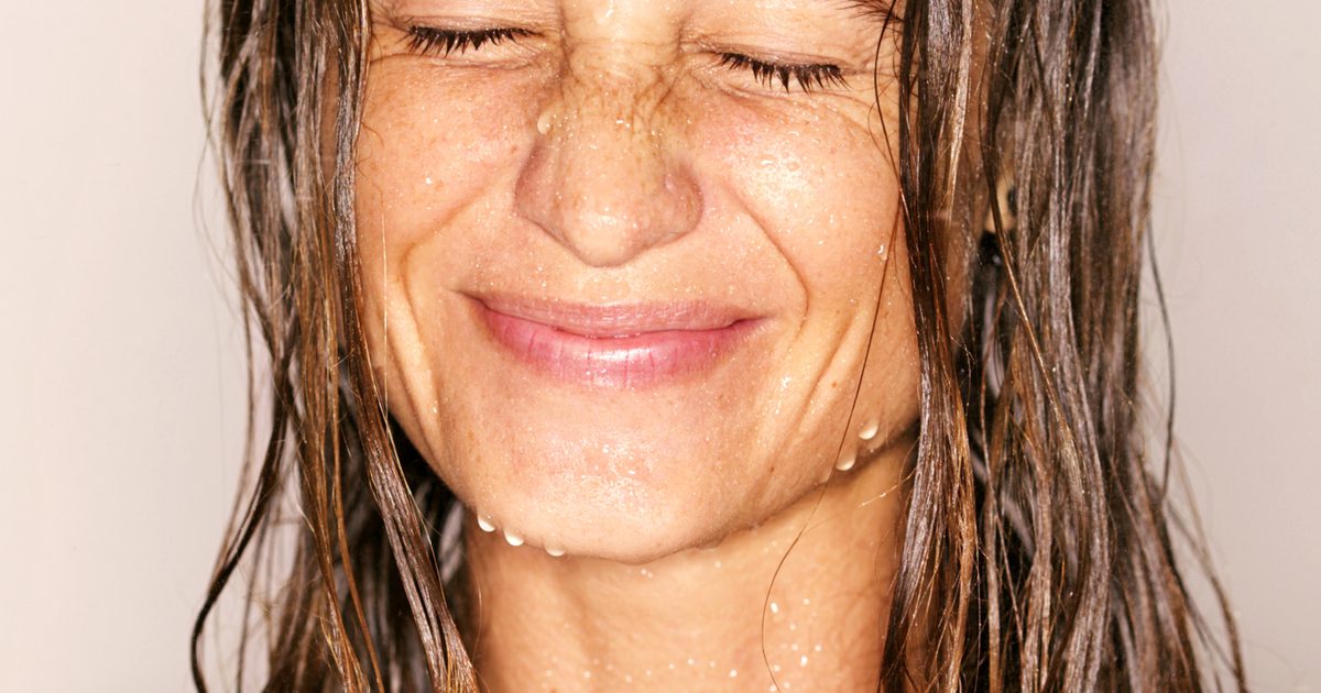 Wie man Gesichtshaut hydratisiert