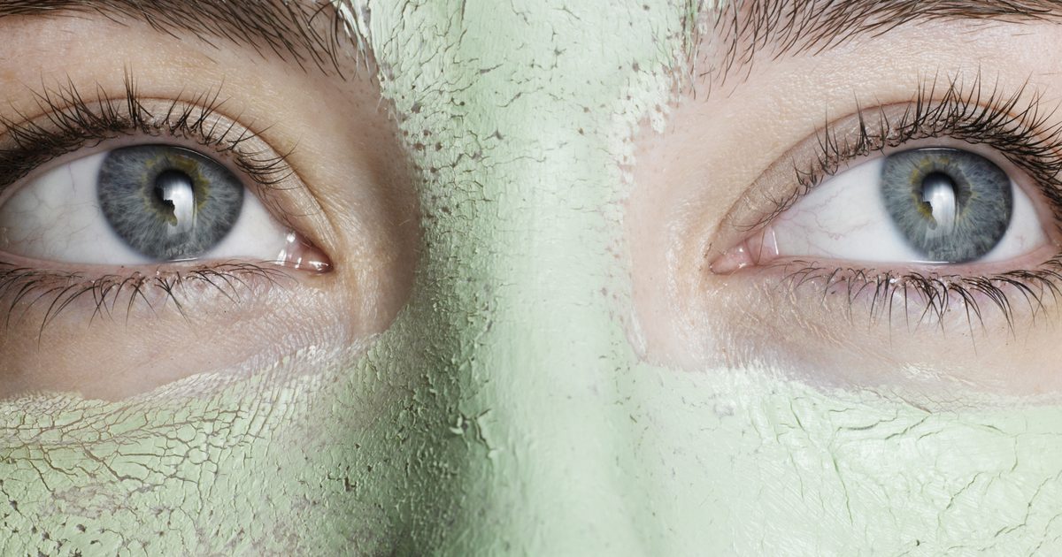 Wie man hausgemachte Gesichtsmasken für Akne-Narben machen