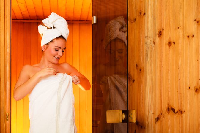 Sådan beskytter du dit hår i en tør sauna