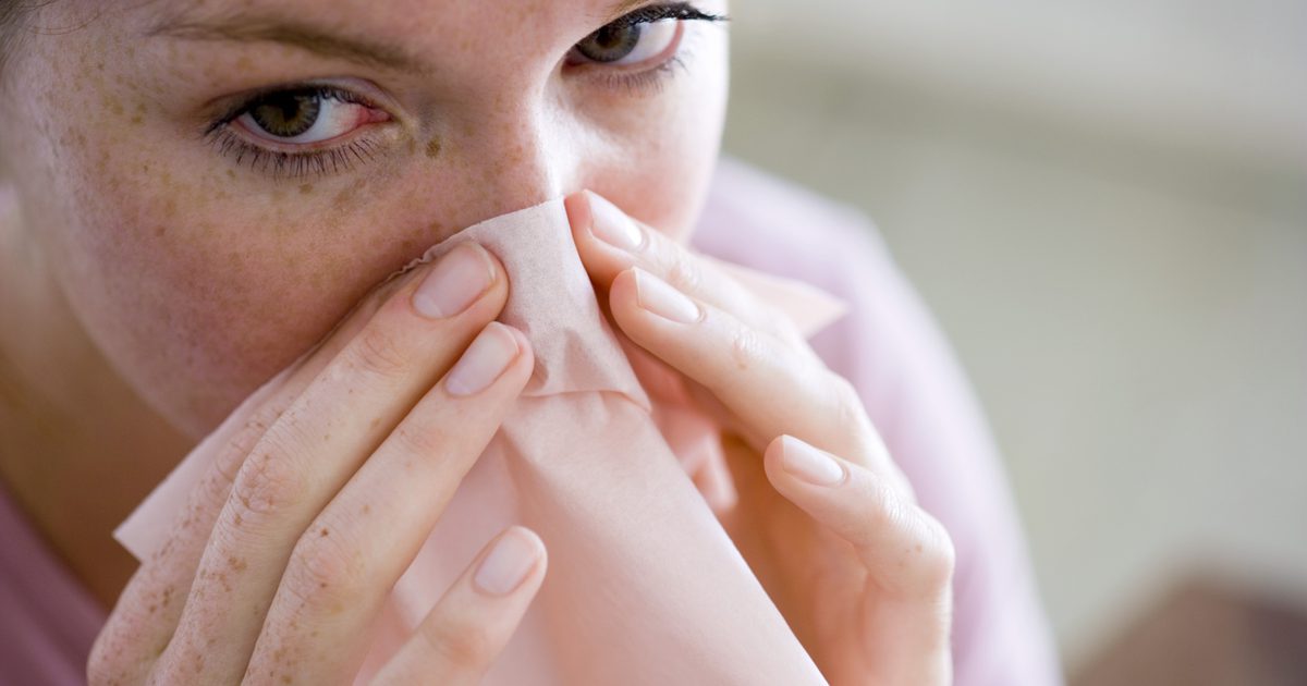 Wie man geschwollene nasale Durchgänge natürlich verringert