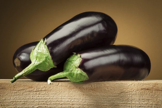 Hur man tar bort bruna fläckar med aubergine