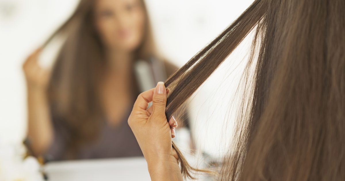 Jak opravit poškozené vlasy z narovnání