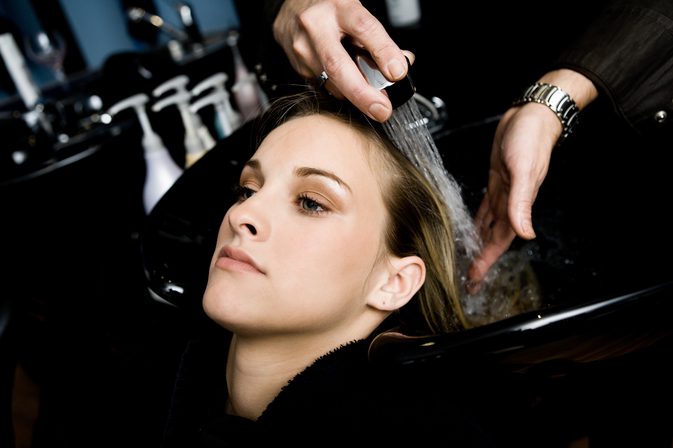 Как остановить волосы от падения после крашения