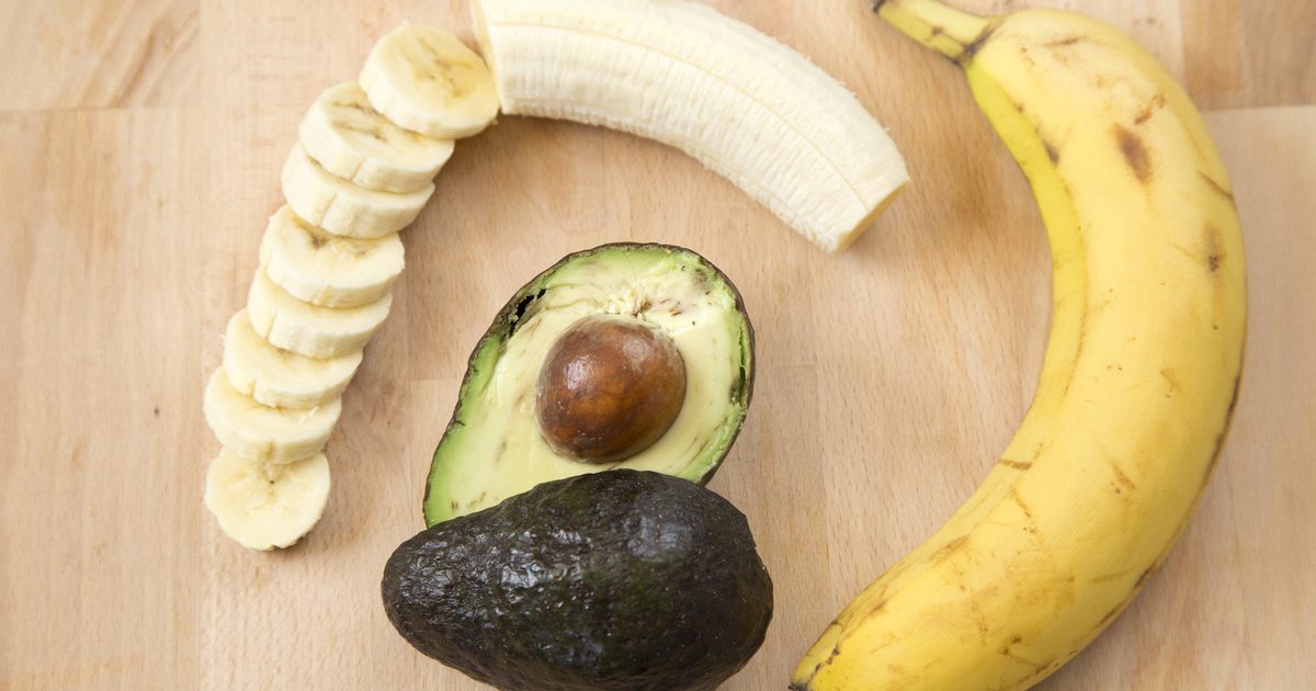 Naravne Home Remedies za poškodovane lase z banano in avokado