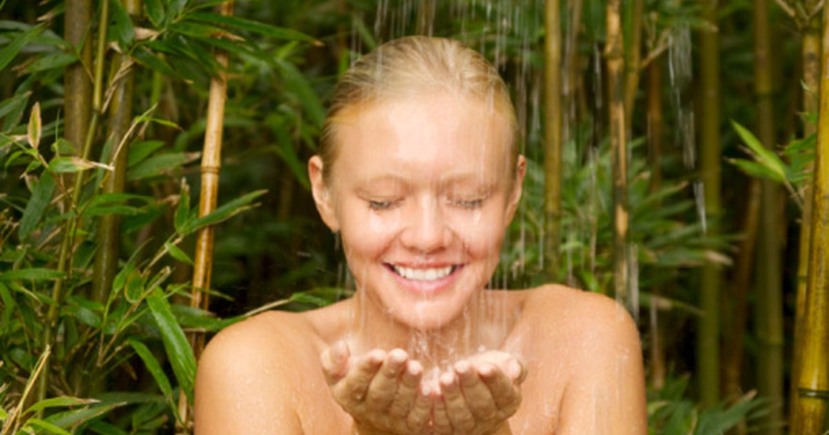 Sprcha zvyšuje srdeční frekvenci a otevřené póry před cvičením