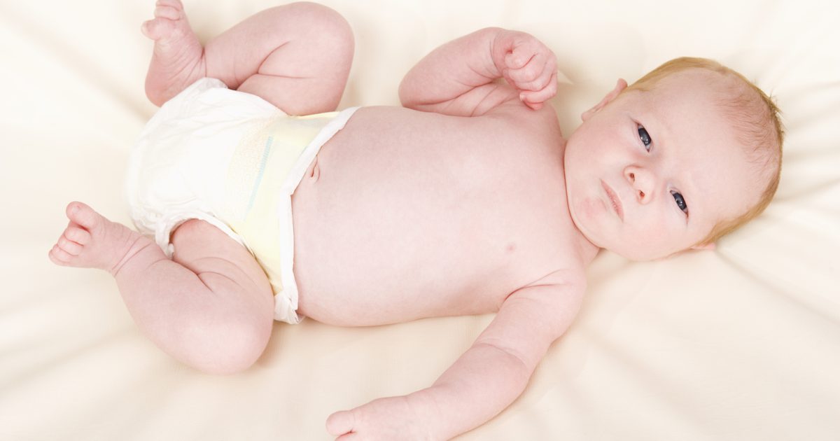 Какво причинява подути очи при бебета?
