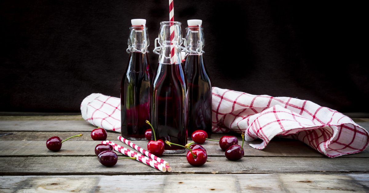 5 lovende helsemessige fordeler av tart kirsebær juice