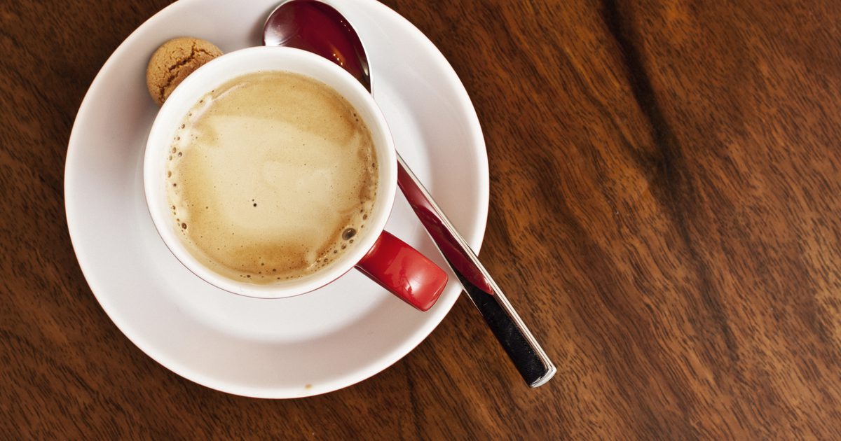 Kislinske ravni v caffeinated Vs. Decaf kava