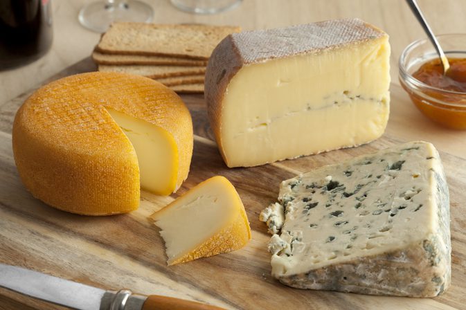 Er ost og crackere sunn?