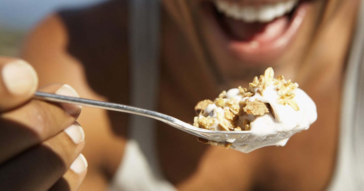 Korzyści płynące z codziennego jedzenia jogurtu