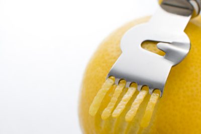 Предимства на лимонов пилинг за грижа за кожата