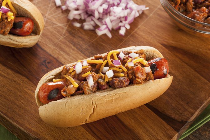 Kalorien in einem Hot Dog mit Chili