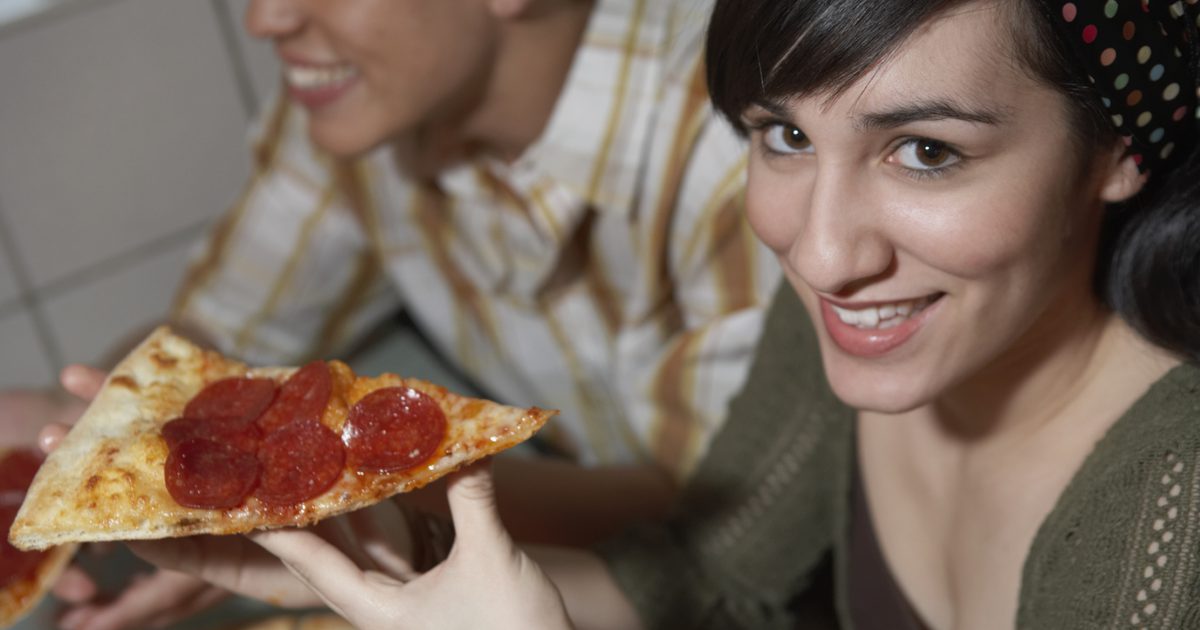 Kalórie v plátku malých cesárov pizze