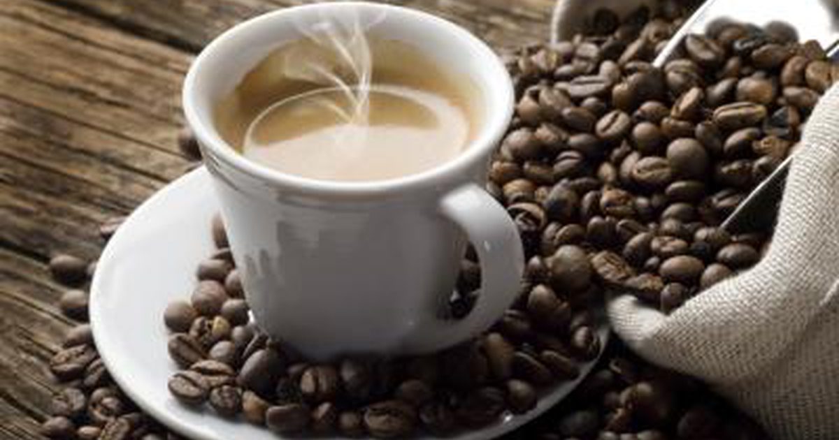 Může kofein způsobit nevolnost?