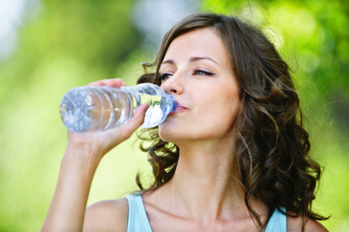 Может ли пить слишком много воды, причиной низкого калия?