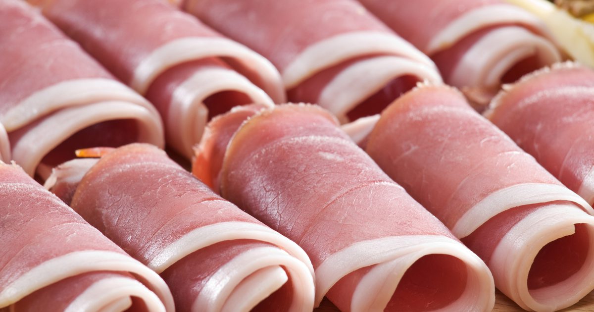 هل يمكنني أكل Prosciutto لحم الخنزير دون طهيها؟