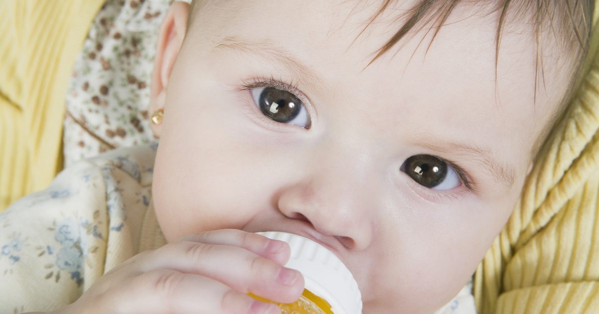 क्या शिशु इलेक्ट्रोलाइट पानी पी सकते हैं?