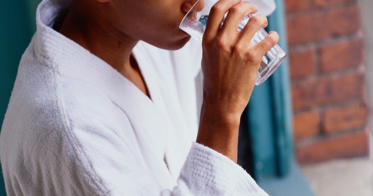 Можете ли да избягвате висока пикочна киселина чрез питейна вода?
