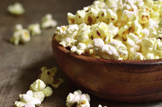Kannst du zu viel Popcorn essen?