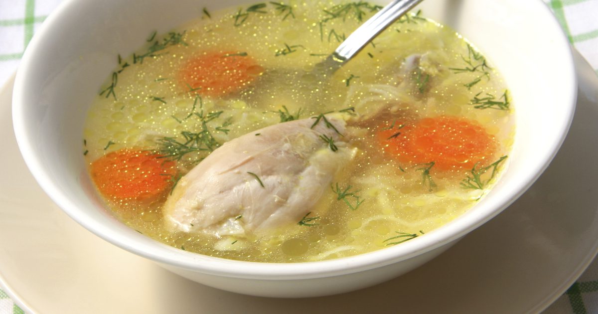 Можете ли да направите пилешка супа с крака и бедра?