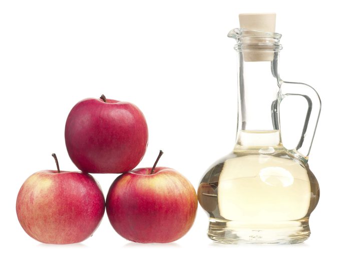 هل شرب عصير التفاح يساعد على جفاف حنجرة Raspy؟