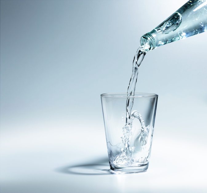 Hjälper du att dricka kallt vatten hjälper din ämnesomsättning?