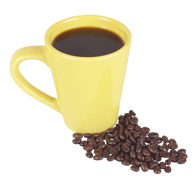 Дали питейната вода излива кофеин от вашата система?