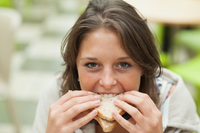 Gjør Eating Bread deg mer sulten?