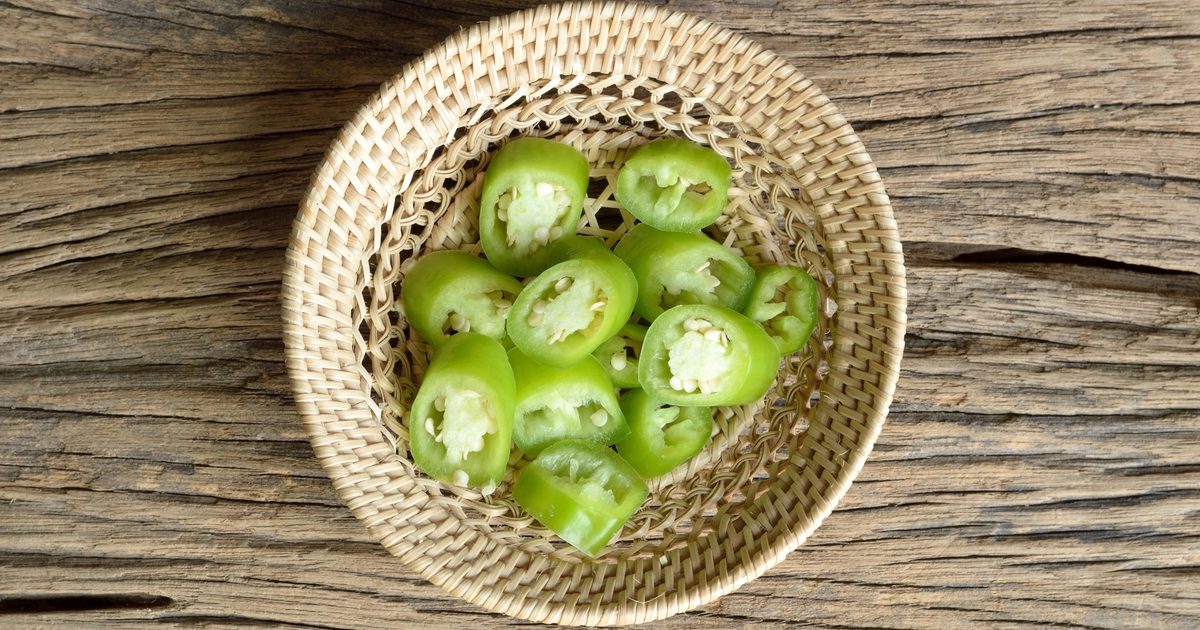 Дали яденето Jalapeno Peppers ускорява метаболизма ви?