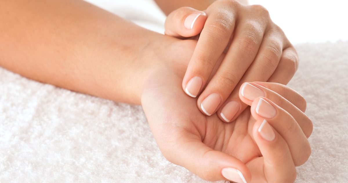 Czy białe na twoich paznokciach oznaczają, że nie masz wystarczająco dużo wapnia w swoim ciele?