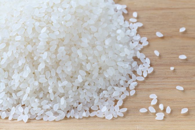 Obsahuje bílý rýž bílkovina?