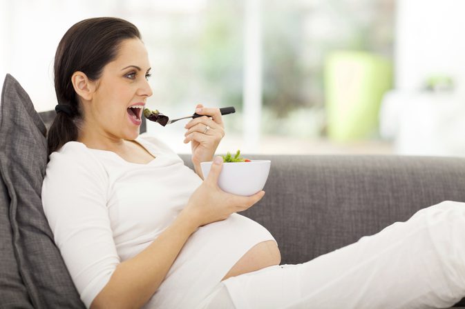 गर्भावस्था के दौरान अधिक खाने का प्रभाव