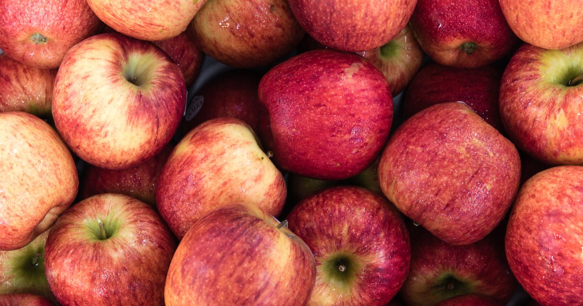 Enzyme in frischen Äpfeln mit Häuten