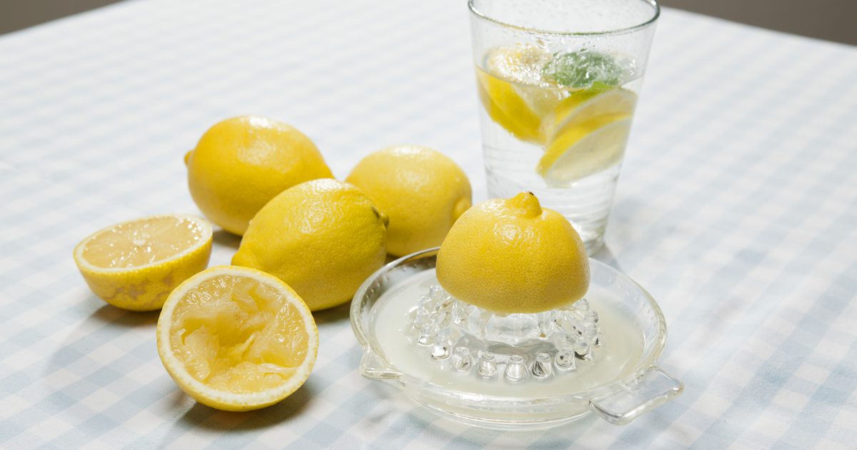 Ползи за здравето на лимонов сок и опасност от твърде много