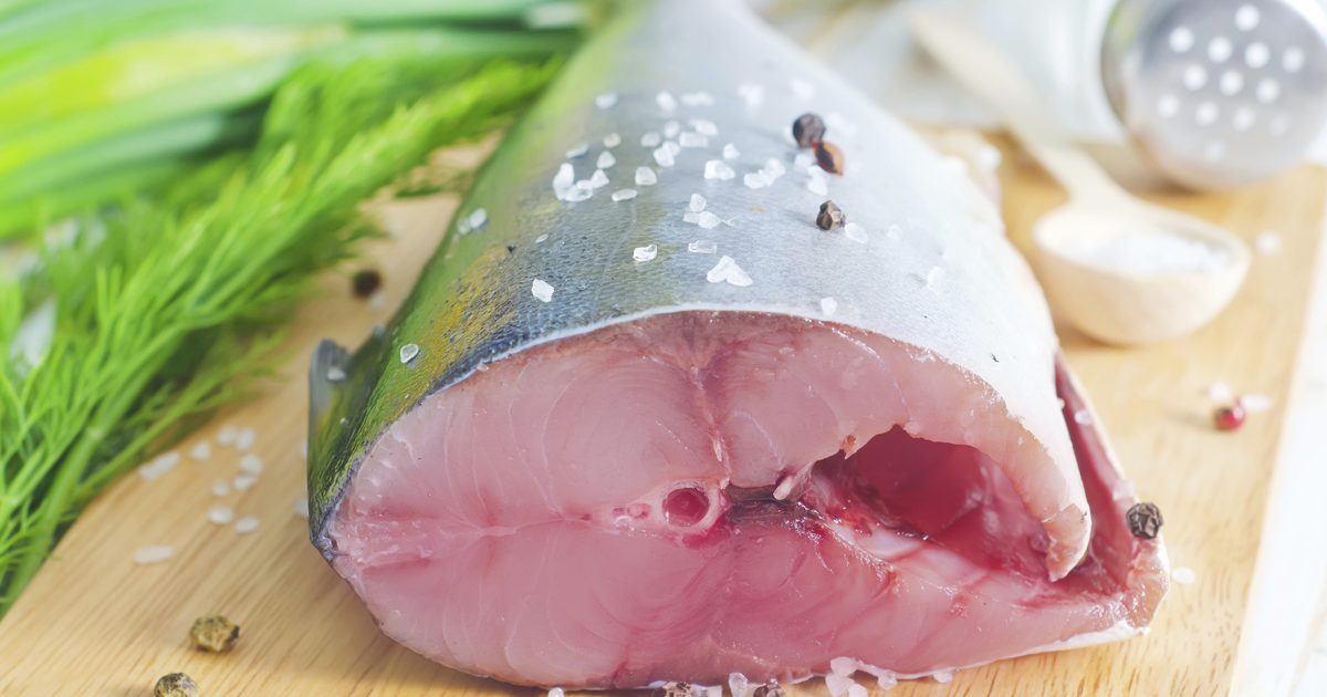 Jak mohu vařit steak z tuňáka bez grilování?