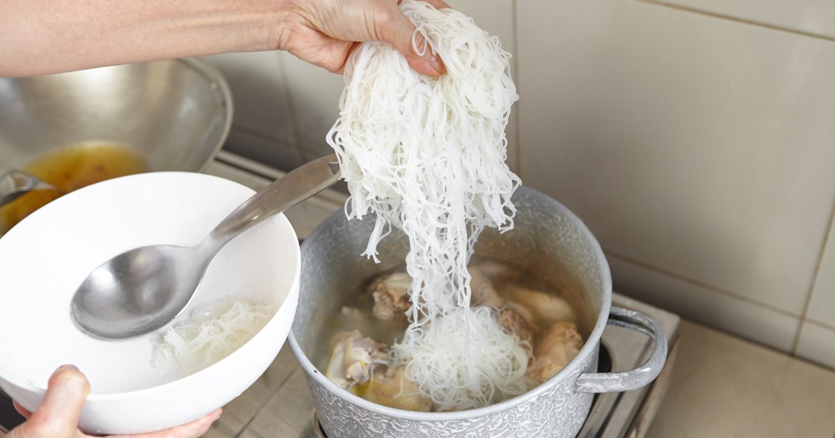 Jak zrobić makaron ryżowy w domu?