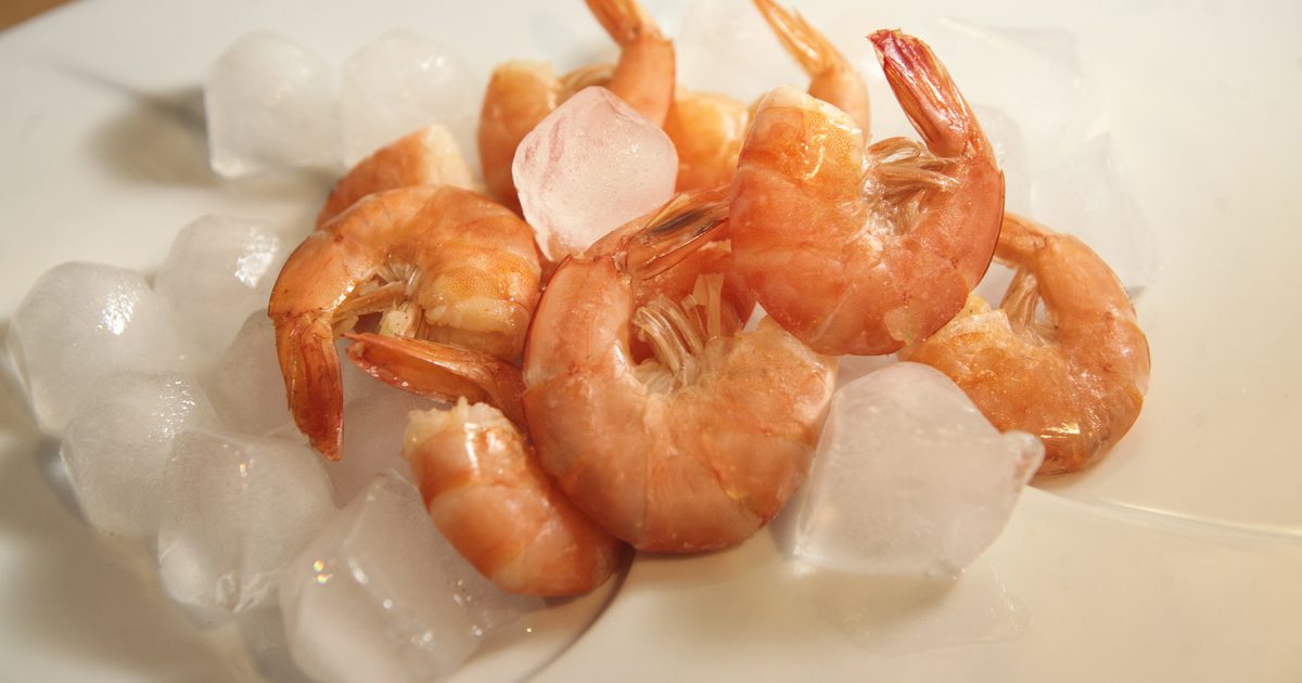 Wie taue ich gefrorene gekochte Shrimps?