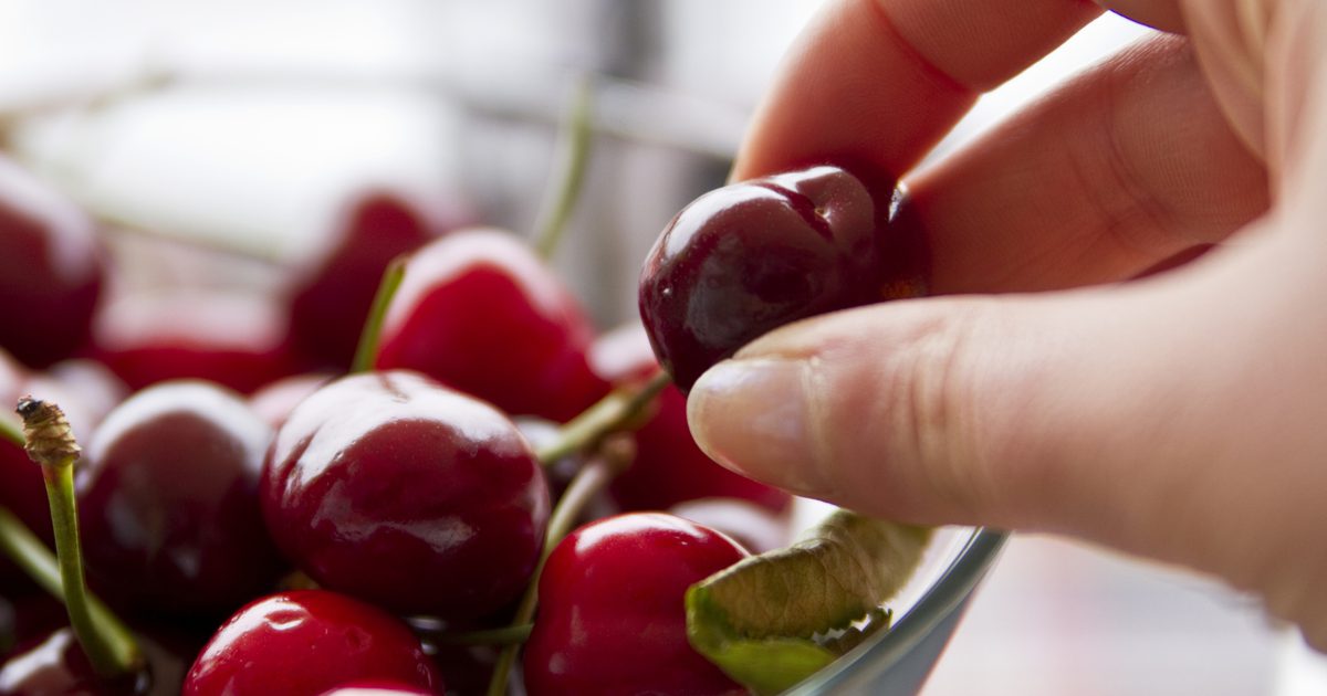 Jak jedzenie wiśni wpływa na warfarynę?