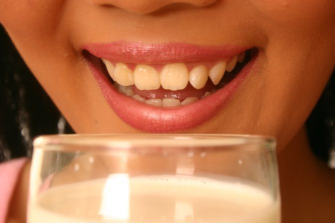 दूध दूध को कैसे प्रभावित करता है?