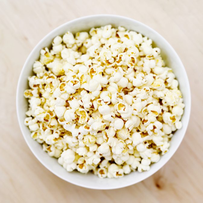 Hoeveel calorieën zitten er in 1/4 kop ongepofte popcorn?