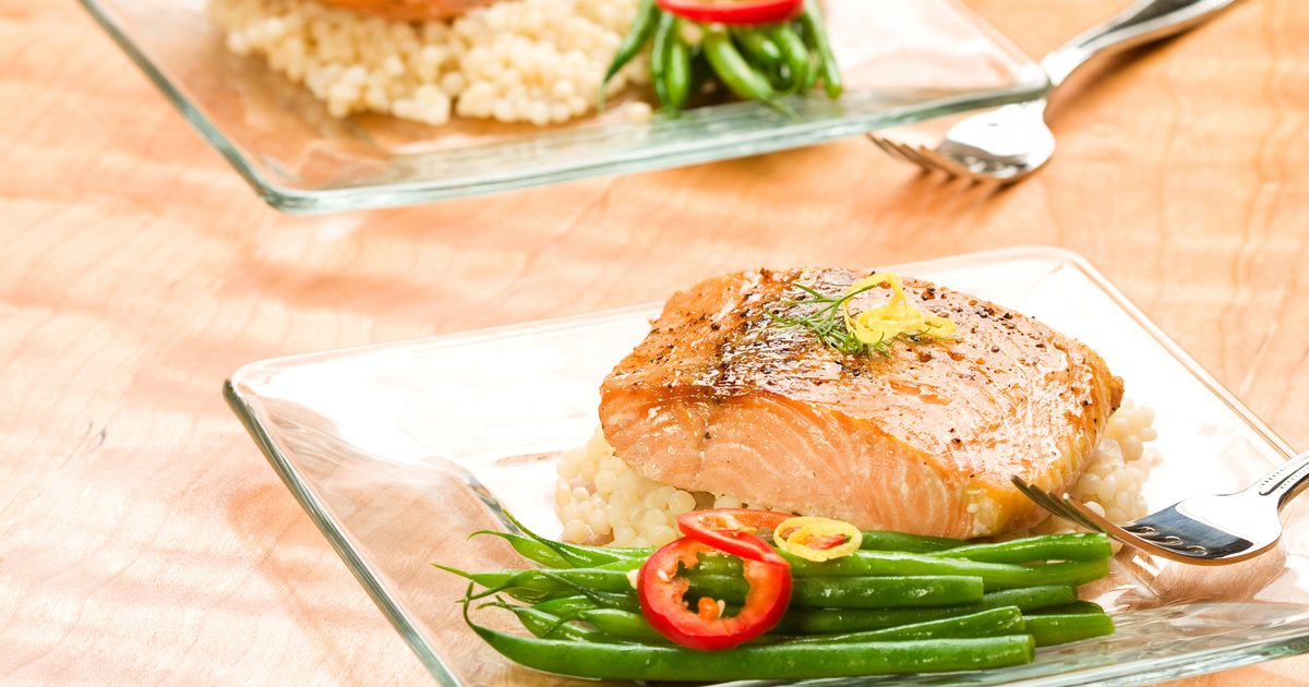 Koliko kalorij je na žaru ali žganju lososa?
