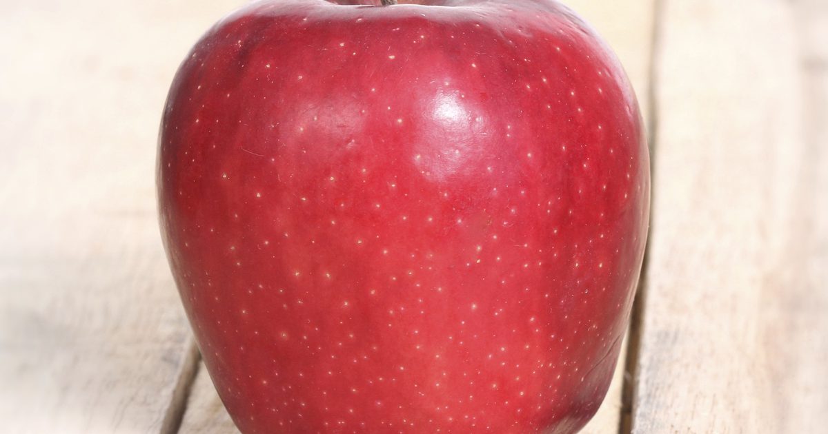 Сколько калорий находится в красной деликатной Apple?