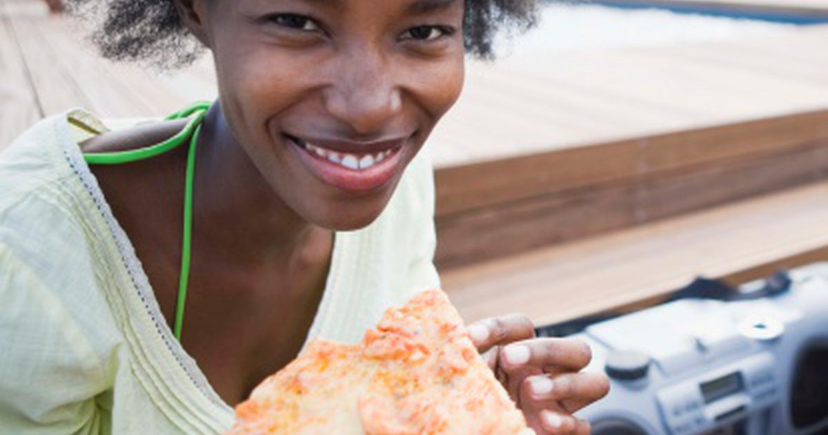 Сколько калорий содержится в маленькой пицце с экстра-сыром?