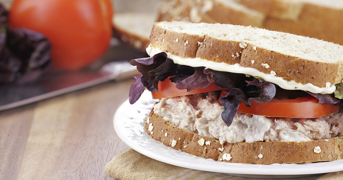 Hvor mange kalorier er i en tunfisk og mayo sandwich?