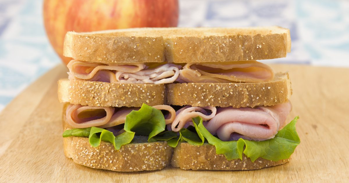 Hvor mange kalorier i en Triple-decker Turkey Club Sandwich?