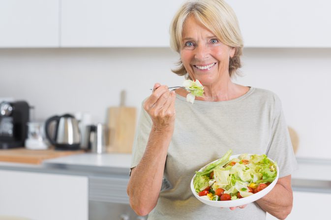 Сколько калорий должно потреблять 50-летняя женщина?