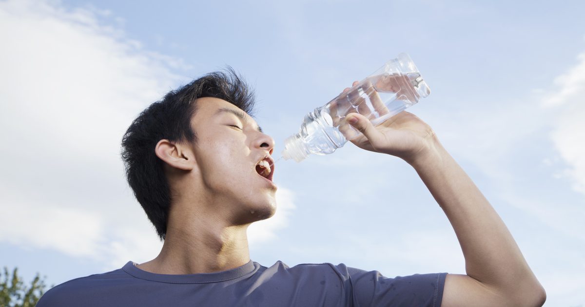 Колко литра вода трябва да пиете?