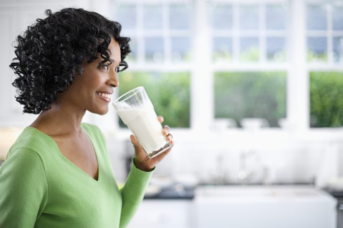 Hvor meget calcium og vitamin D har en kvinde brug for at tage?