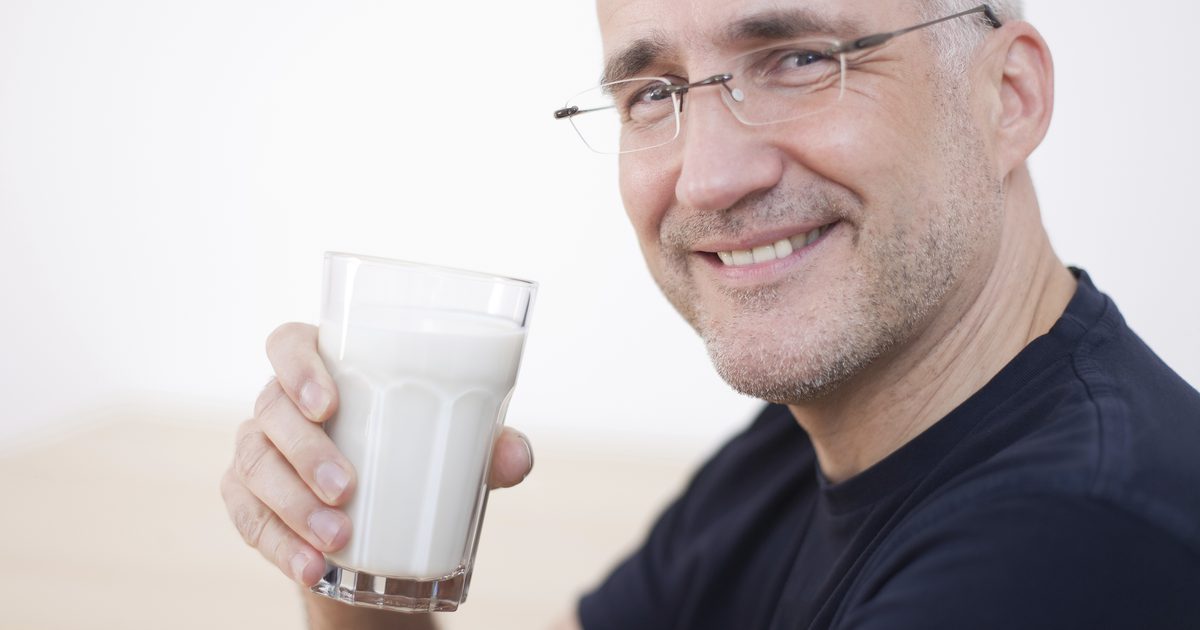 Колко мляко трябва да пиете на възраст 50 години и също над 50?
